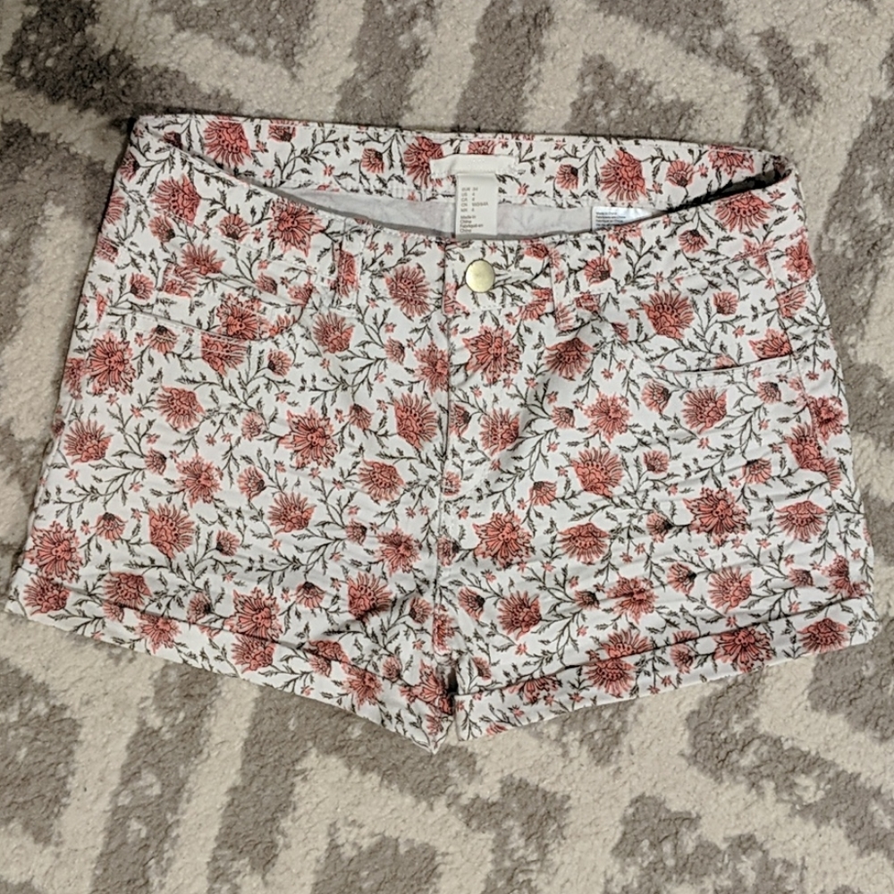 H&m floral shorts